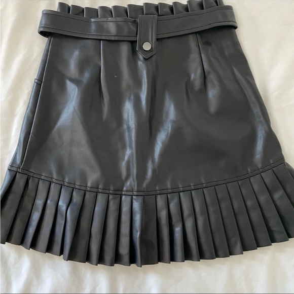 Zara black pleated leather skirt - Picture 8 of 16